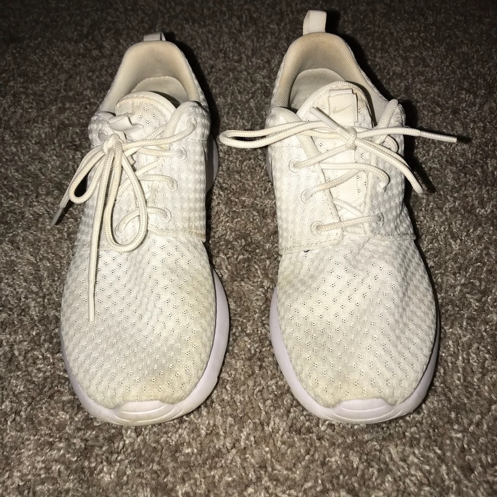 White Nike Roches - Picture 3 of 5